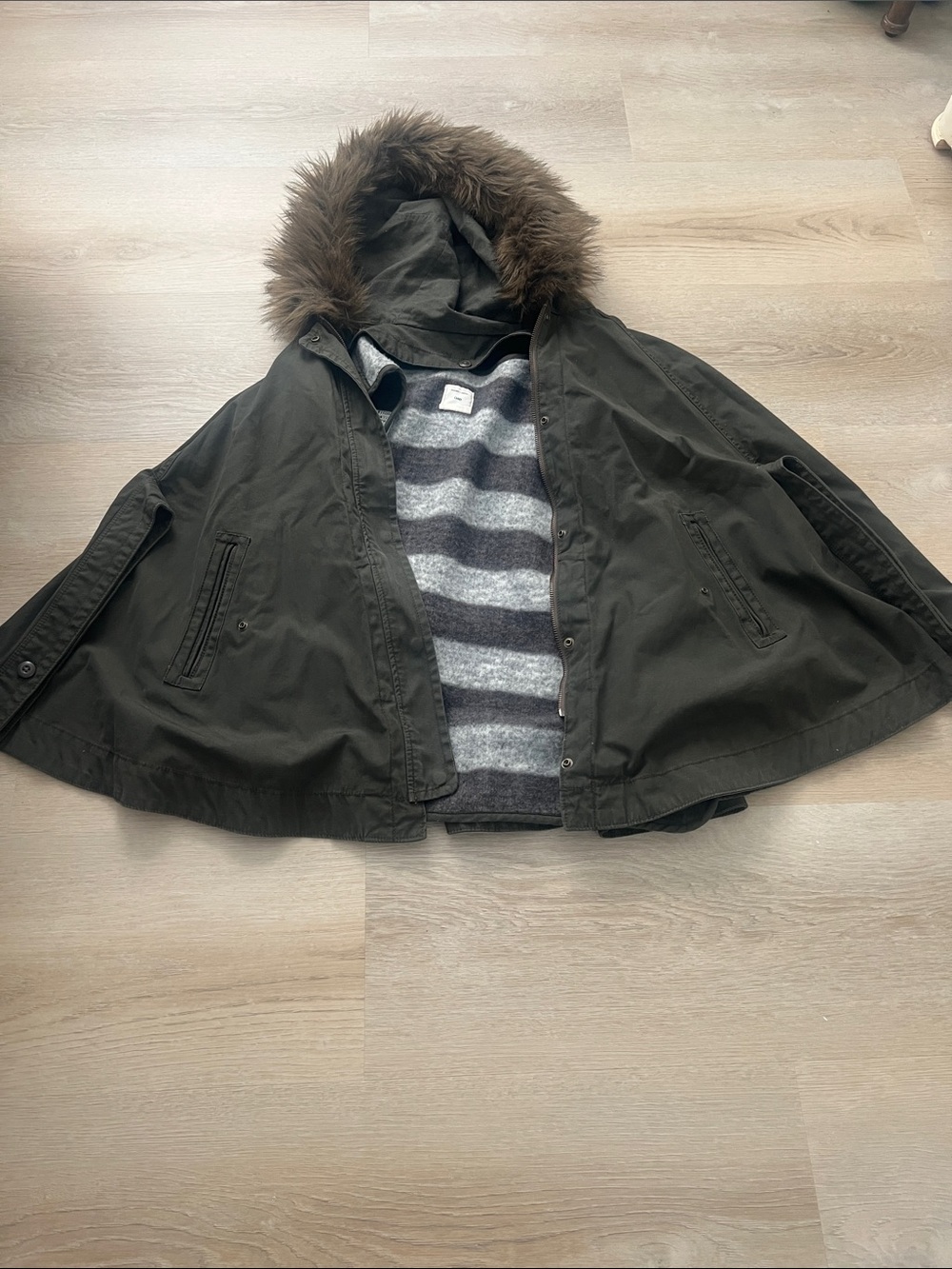 GAP ladies cape  Olive Green Hooded Field Jacket with Faux Fur Trim
Not men’s.
